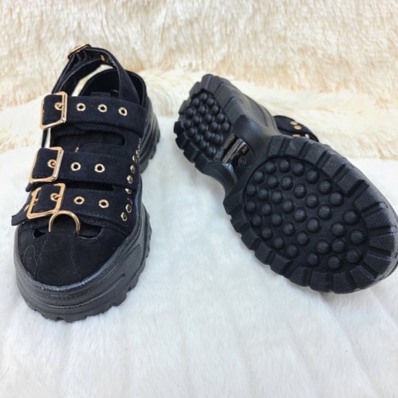 Cape Robbin Black 3 Buckle 1" Platform Sandals - Picture 3 of 6